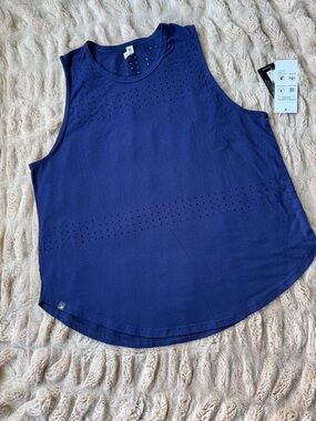 NWT Glyder Mood tank with perforated detailing